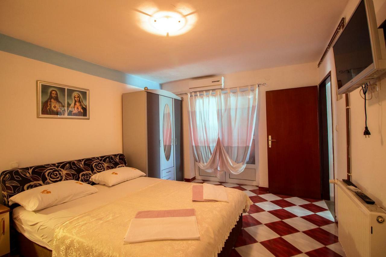 אומיס Mrkonjic Branko & Marija Apartmani מראה חיצוני תמונה